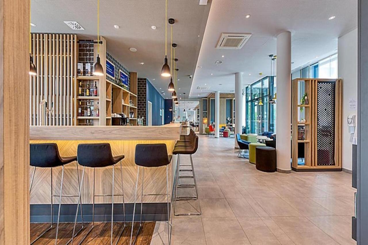 Holiday Inn Express Cambridge West - Cambourne By Ihg المظهر الخارجي الصورة