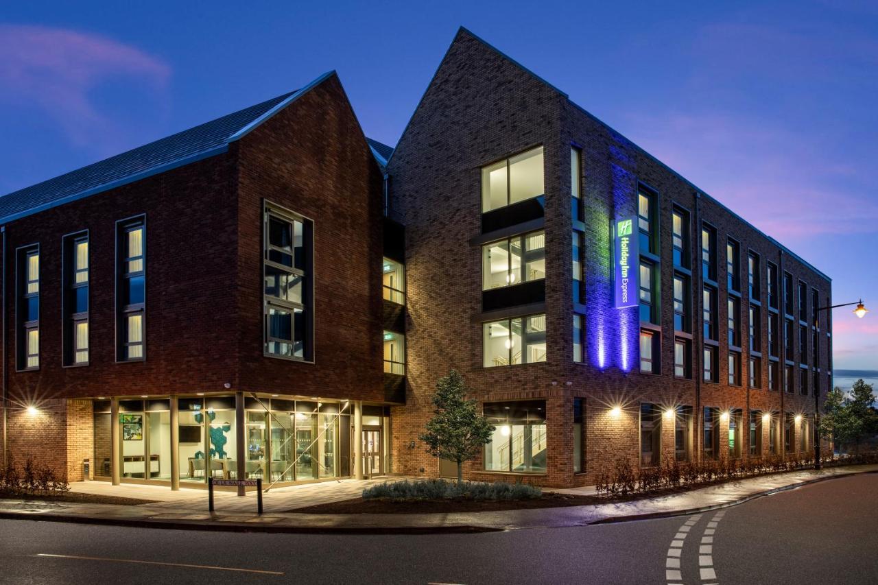 Holiday Inn Express Cambridge West - Cambourne By Ihg المظهر الخارجي الصورة