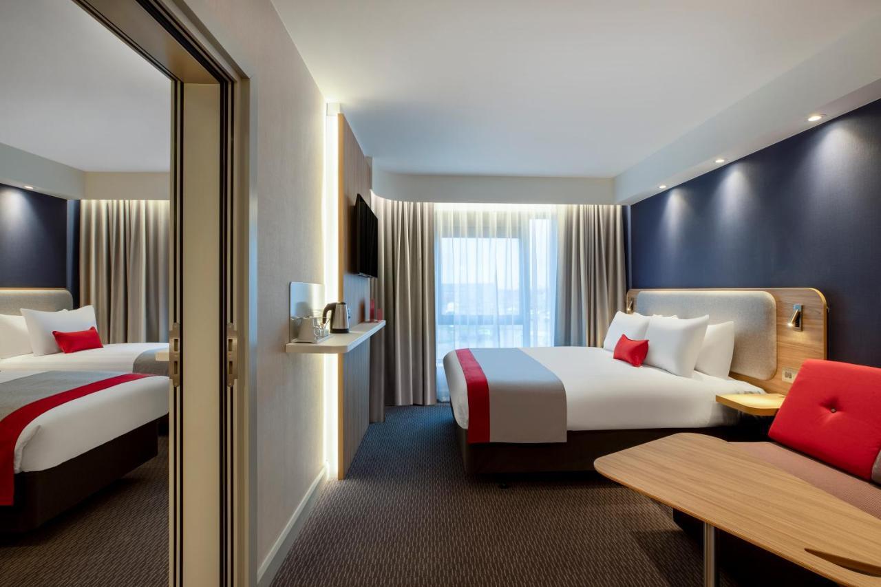 Holiday Inn Express Cambridge West - Cambourne By Ihg المظهر الخارجي الصورة