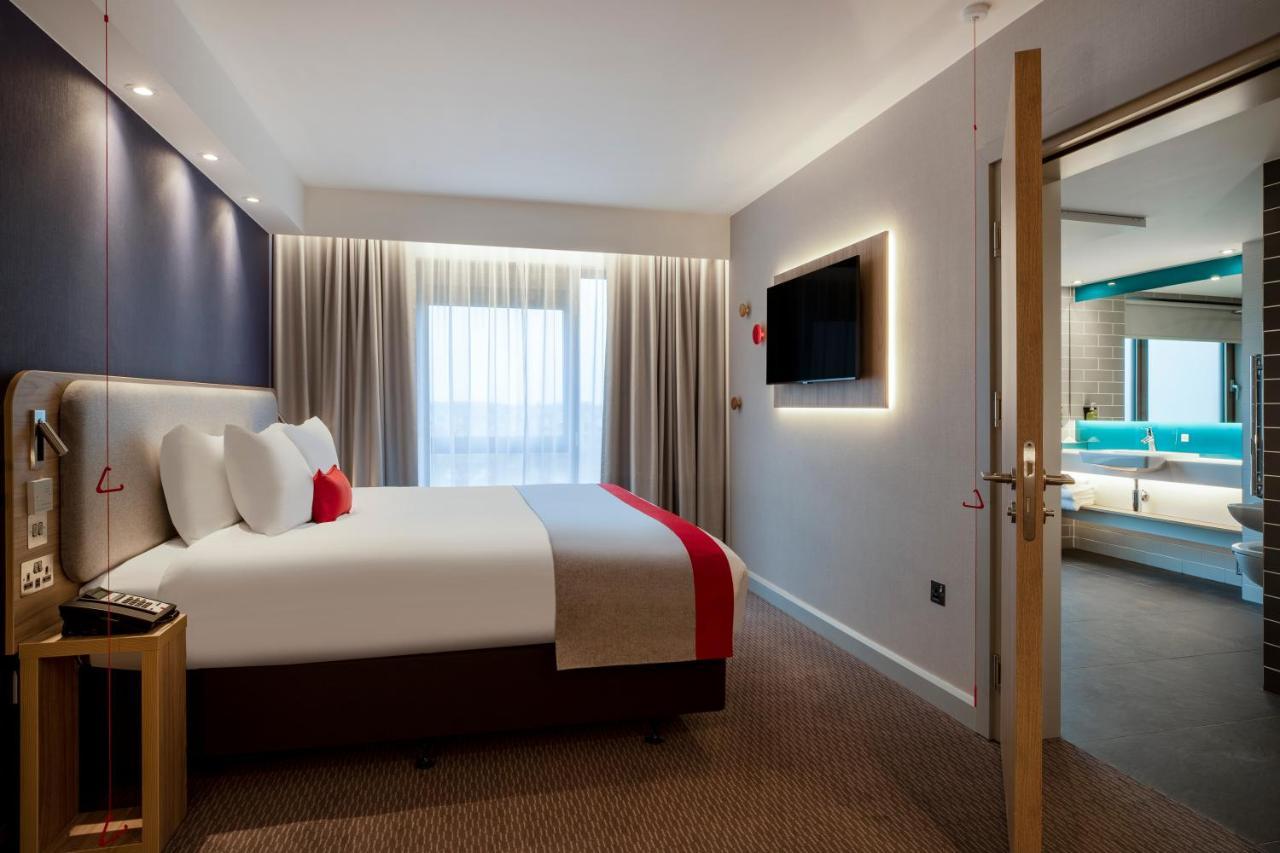 Holiday Inn Express Cambridge West - Cambourne By Ihg المظهر الخارجي الصورة