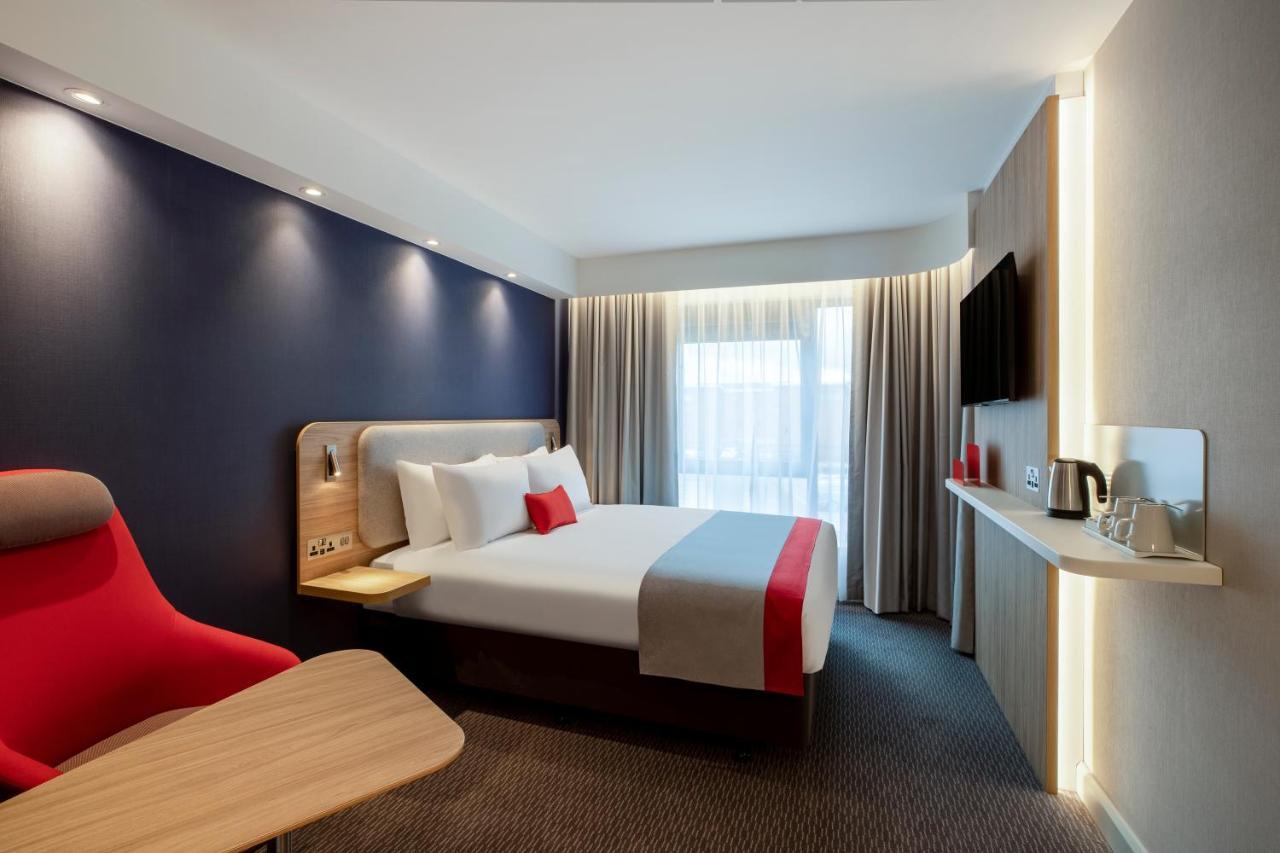 Holiday Inn Express Cambridge West - Cambourne By Ihg المظهر الخارجي الصورة