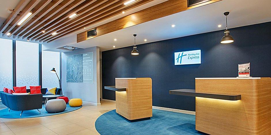 Holiday Inn Express Cambridge West - Cambourne By Ihg المظهر الخارجي الصورة